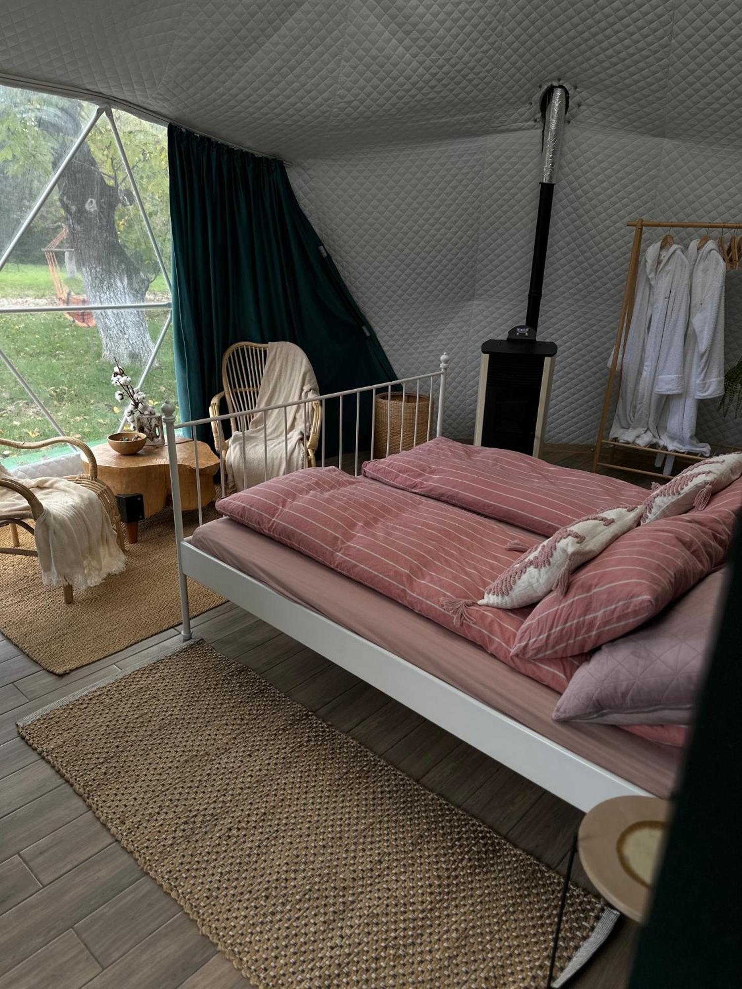 Отель The Frog Glamping Хорезу Экстерьер фото