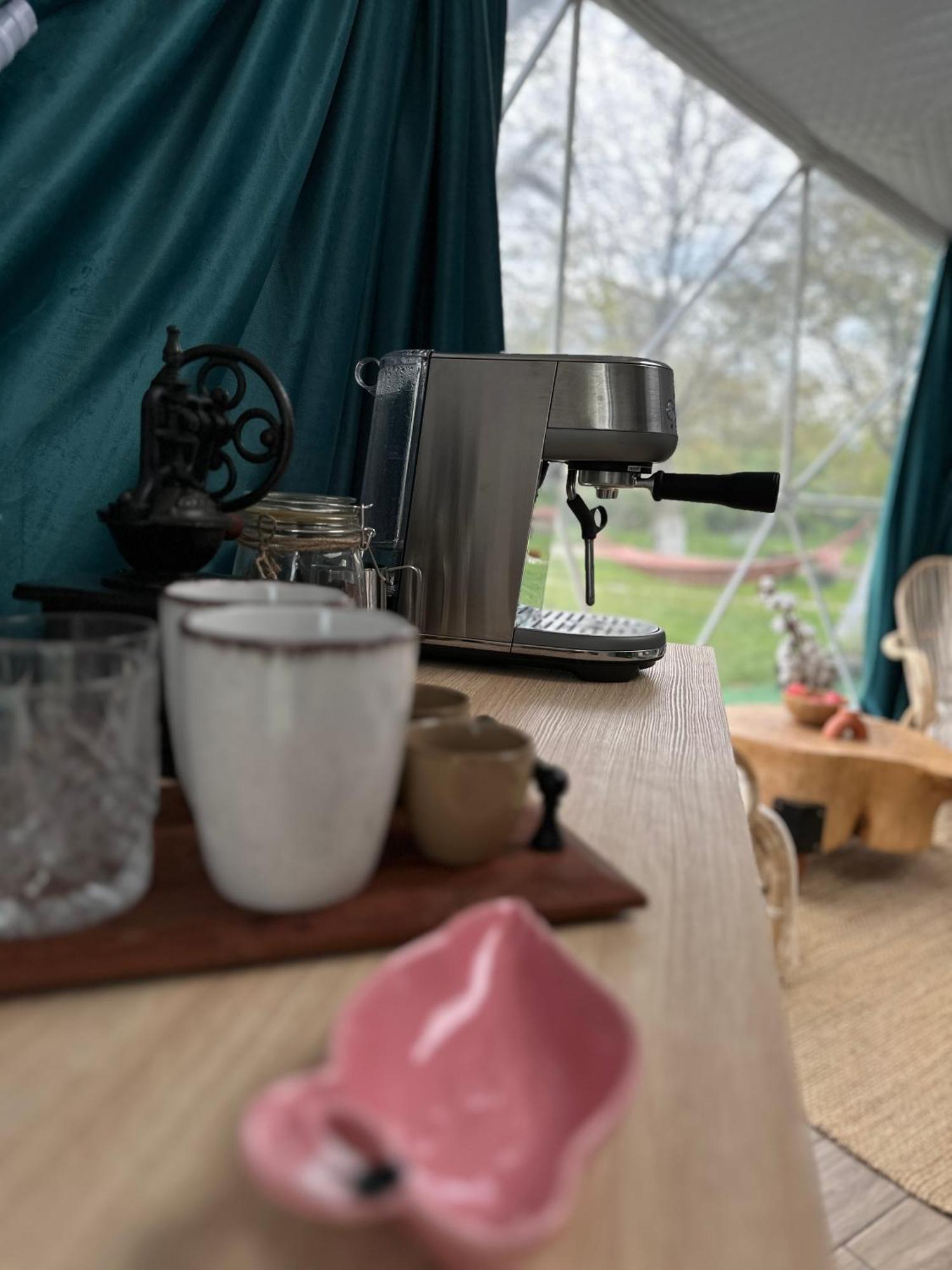 Отель The Frog Glamping Хорезу Экстерьер фото